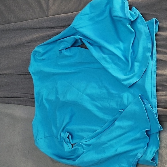 Woman's Top - Picture 4 of 4